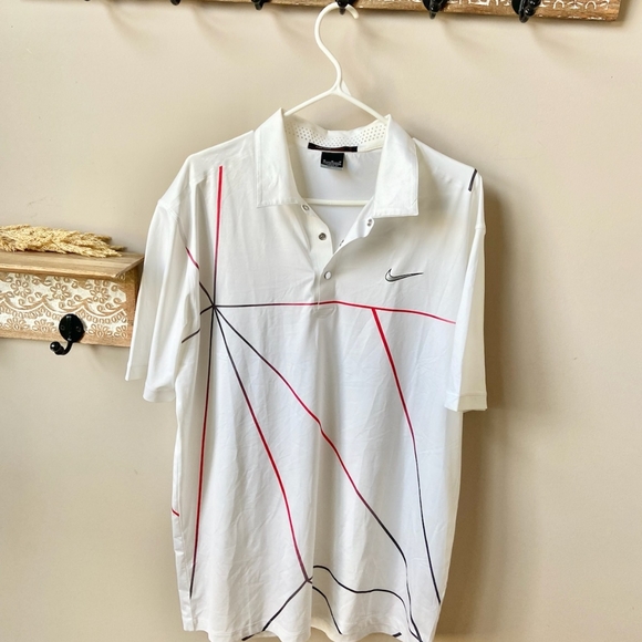 Tiger Woods dry fit golf shirt - Picture 4 of 4